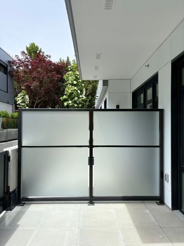 Barandillas de vidrio piscina cercas puertas de ducha balaustrada divisoria curva Sgp laminado resistente a balas esmaltado vidrio teñido con patrones