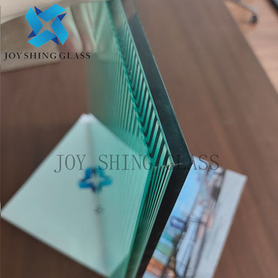 Pantalla que imprime las hojas de cristal laminadas
